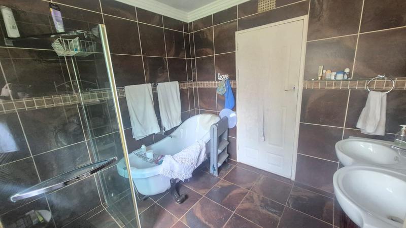 4 Bedroom Property for Sale in Rant En Dal Gauteng