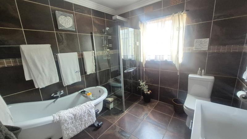 4 Bedroom Property for Sale in Rant En Dal Gauteng