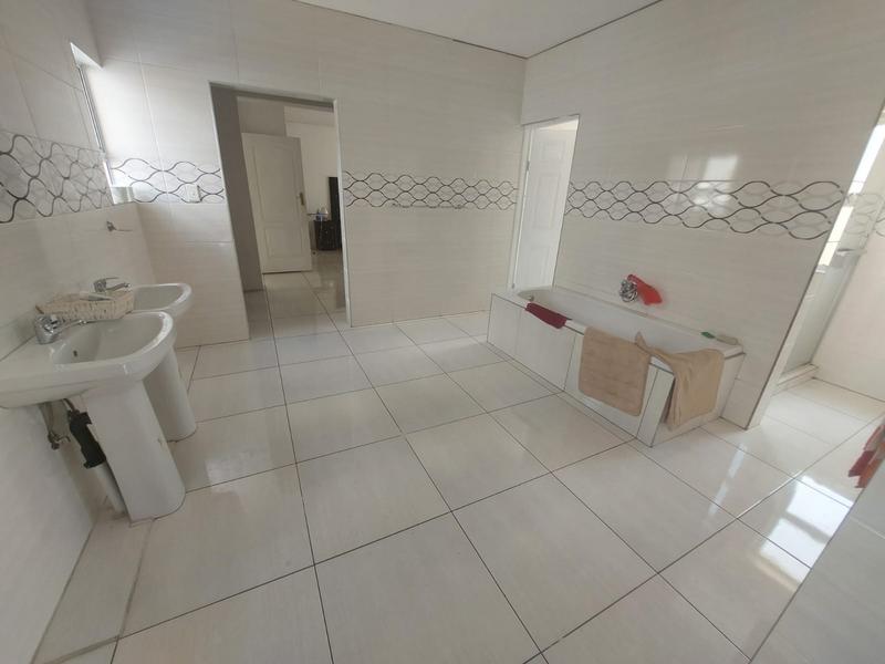 5 Bedroom Property for Sale in Riverspray Lifestyle Estate Gauteng