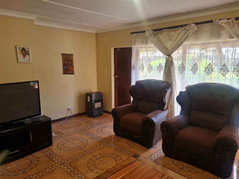 To Let 4 Bedroom Property for Rent in Lambton Gardens Gauteng