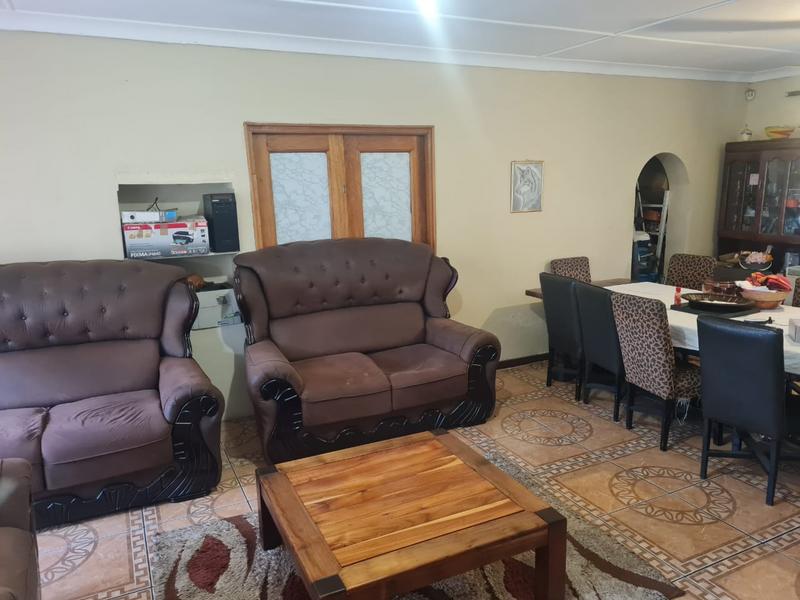 To Let 4 Bedroom Property for Rent in Lambton Gardens Gauteng