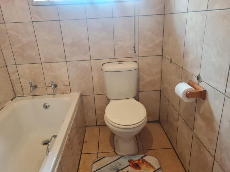 To Let 4 Bedroom Property for Rent in Lambton Gardens Gauteng