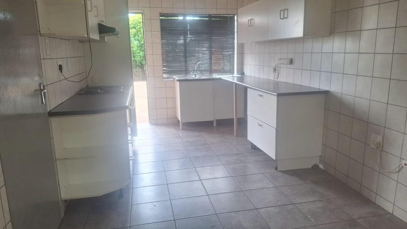 To Let 3 Bedroom Property for Rent in Sunnyridge Gauteng