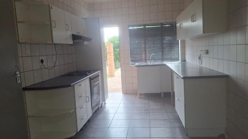 To Let 3 Bedroom Property for Rent in Sunnyridge Gauteng