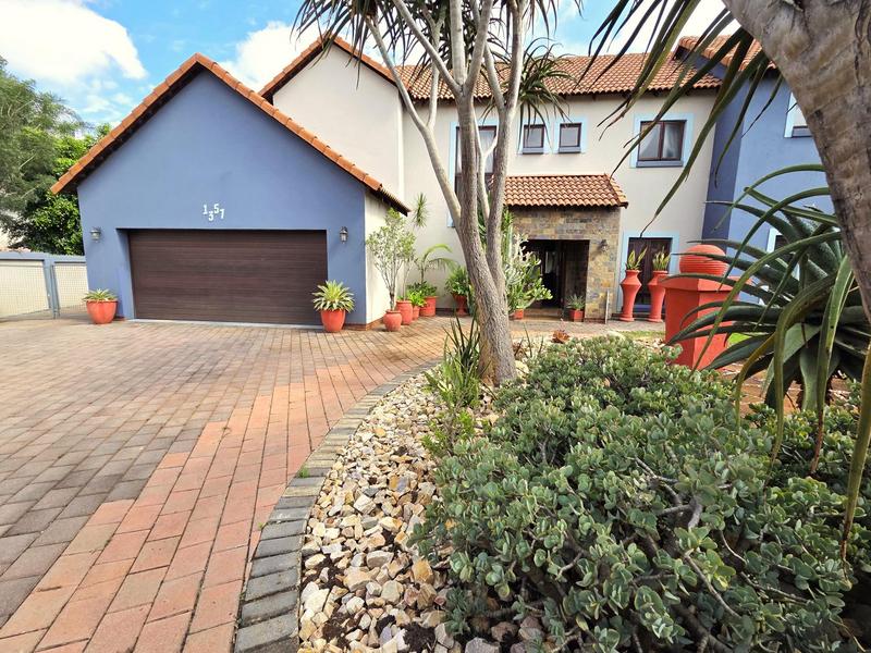 5 Bedroom Property for Sale in Zambezi Country Estate Gauteng