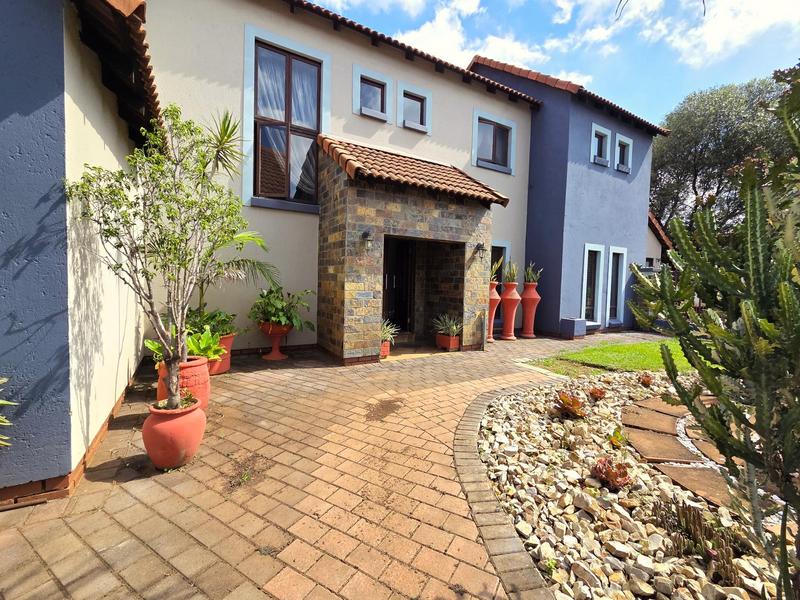 5 Bedroom Property for Sale in Zambezi Country Estate Gauteng
