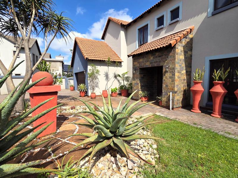 5 Bedroom Property for Sale in Zambezi Country Estate Gauteng