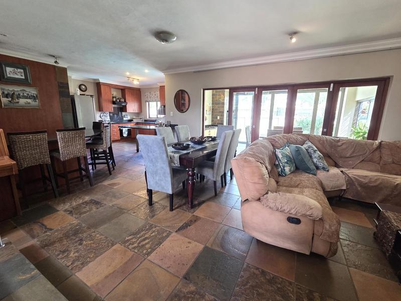 5 Bedroom Property for Sale in Zambezi Country Estate Gauteng