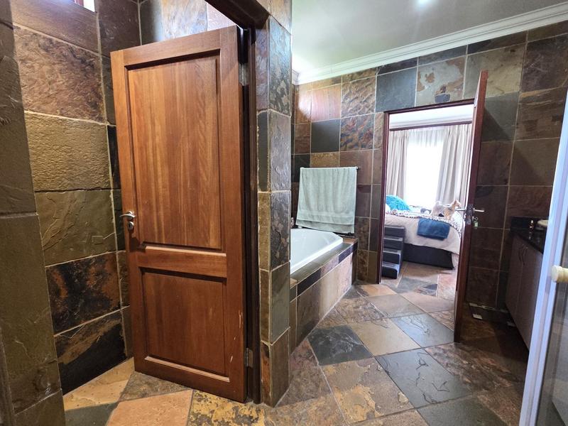 5 Bedroom Property for Sale in Zambezi Country Estate Gauteng