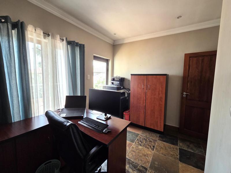 5 Bedroom Property for Sale in Zambezi Country Estate Gauteng