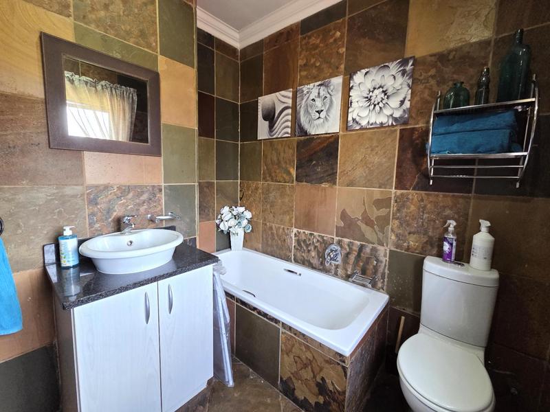 5 Bedroom Property for Sale in Zambezi Country Estate Gauteng