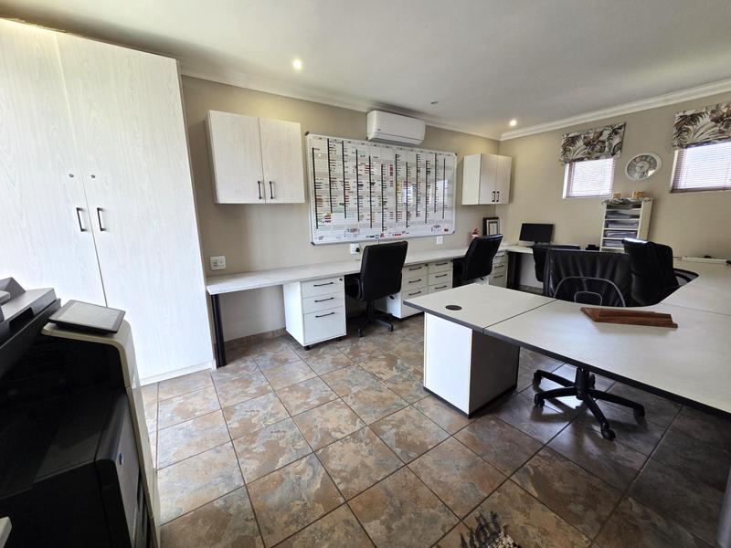 5 Bedroom Property for Sale in Zambezi Country Estate Gauteng