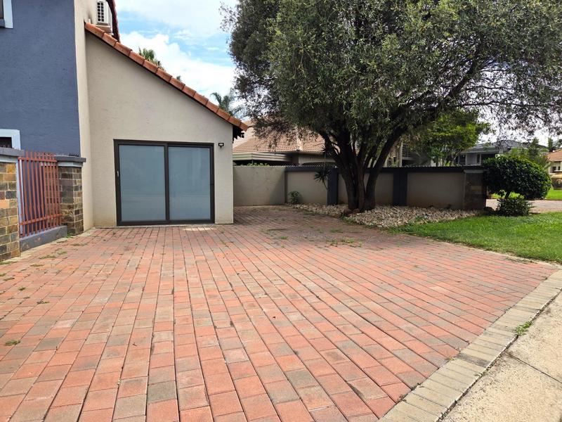 5 Bedroom Property for Sale in Zambezi Country Estate Gauteng