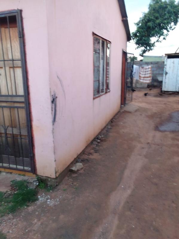 2 Bedroom Property for Sale in Etwatwa East Gauteng