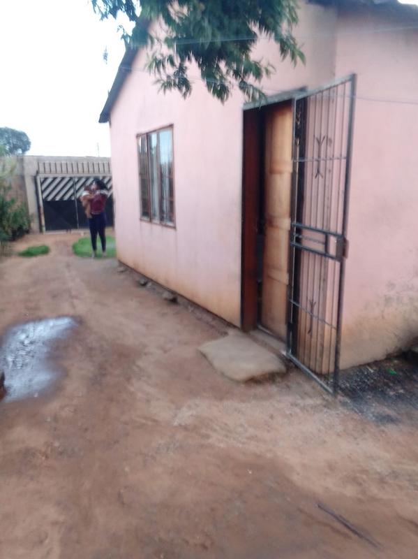 2 Bedroom Property for Sale in Etwatwa East Gauteng