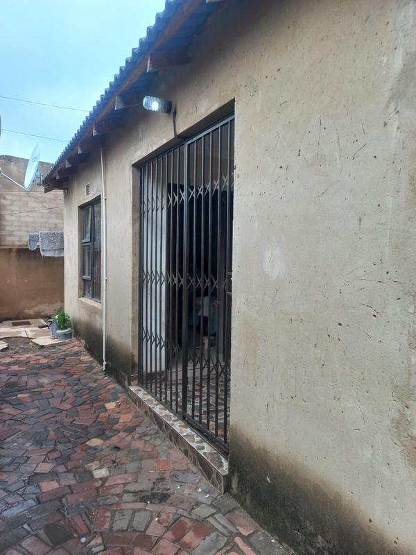 2 Bedroom Property for Sale in Protea Glen Gauteng