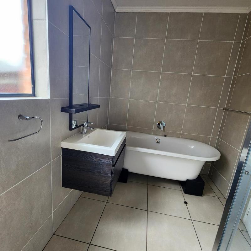 To Let 3 Bedroom Property for Rent in Olivedale Gauteng