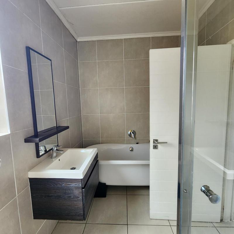 To Let 3 Bedroom Property for Rent in Olivedale Gauteng