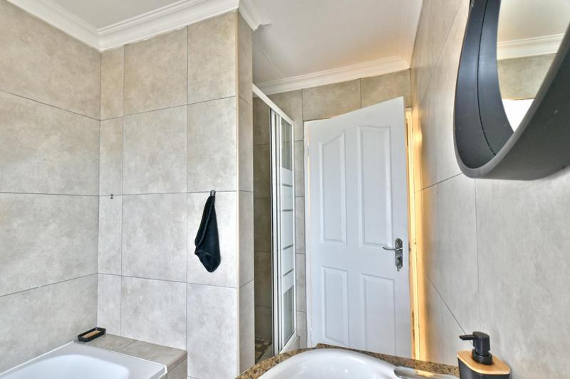 3 Bedroom Property for Sale in Discovery Gauteng