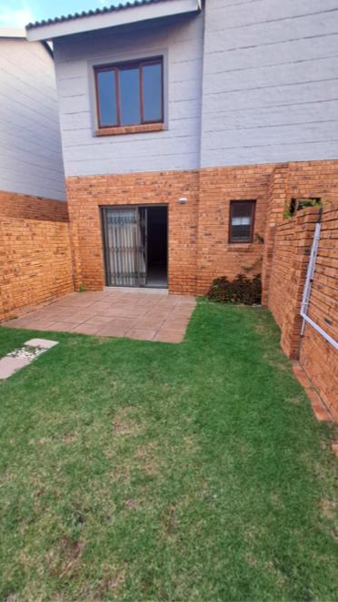 2 Bedroom Property for Sale in Noordwyk Gauteng