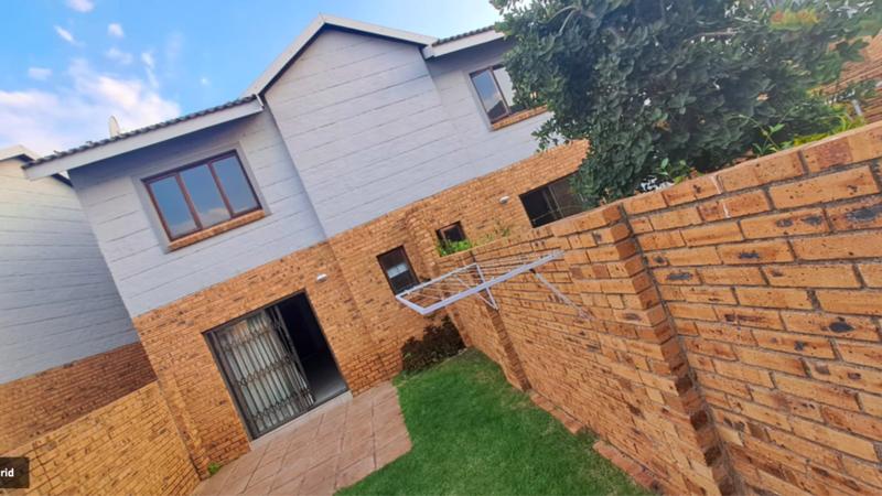2 Bedroom Property for Sale in Noordwyk Gauteng