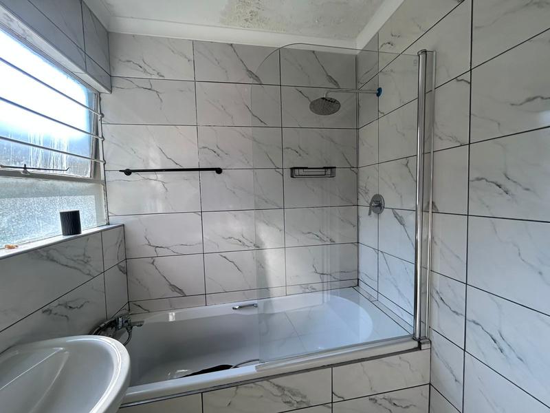 To Let 2 Bedroom Property for Rent in Vorna Valley Gauteng