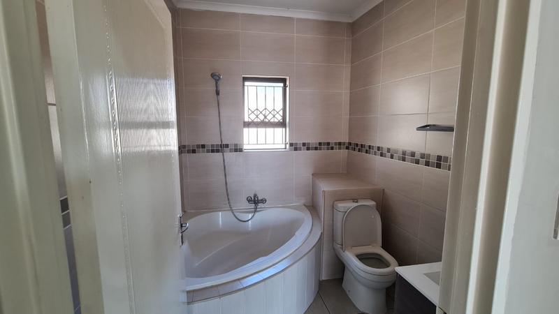 To Let 2 Bedroom Property for Rent in Noordwyk Gauteng