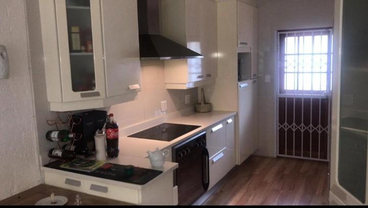 To Let 2 Bedroom Property for Rent in Benmore Gardens Gauteng