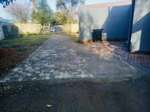 7 Bedroom Property for Sale in Crystal Park Gauteng