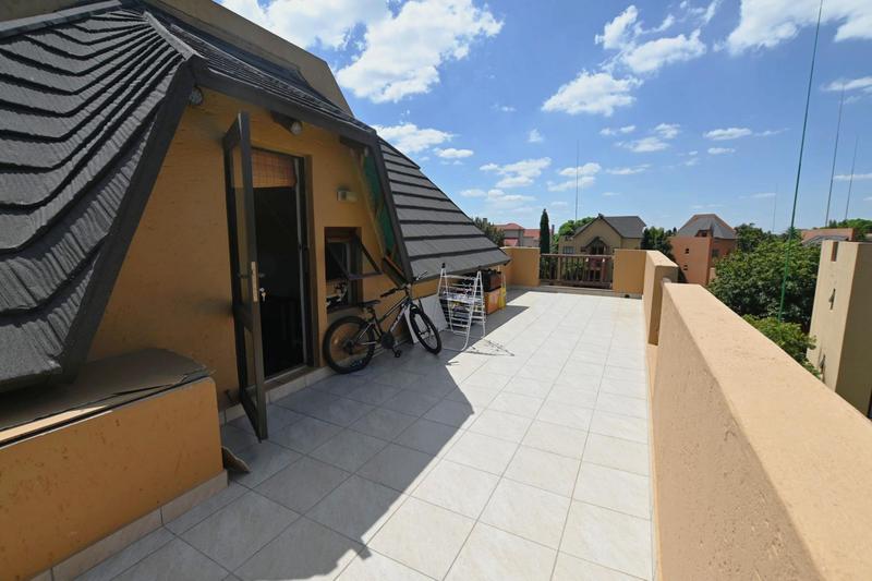2 Bedroom Property for Sale in Lonehill Gauteng