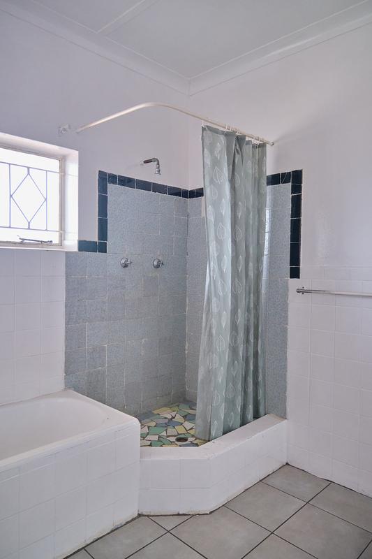 2 Bedroom Property for Sale in Florida Lake Gauteng