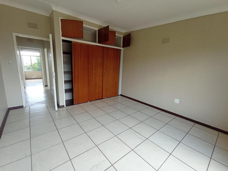 2 Bedroom Property for Sale in Florida Lake Gauteng