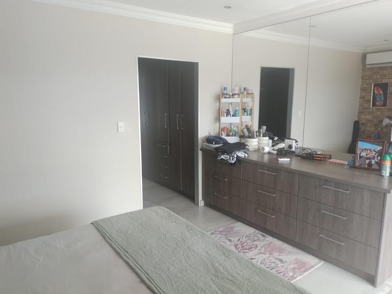 11 Bedroom Property for Sale in Helderkruin Gauteng