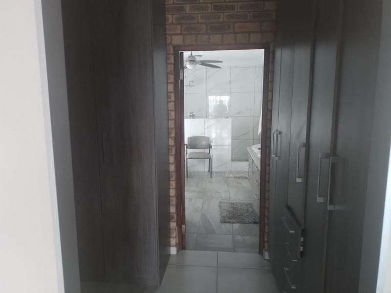 11 Bedroom Property for Sale in Helderkruin Gauteng
