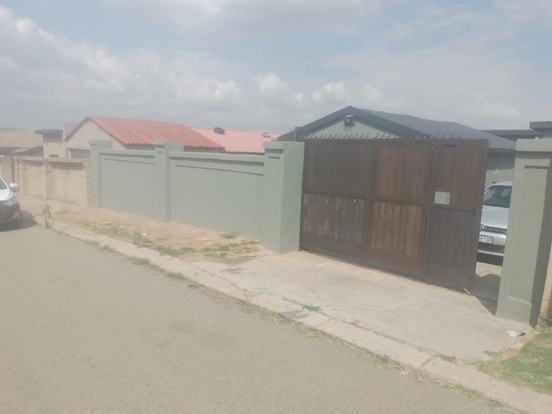 2 Bedroom Property for Sale in Zondi Gauteng