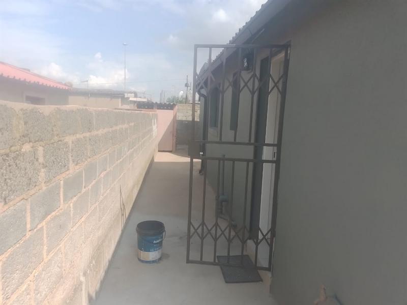 2 Bedroom Property for Sale in Zondi Gauteng