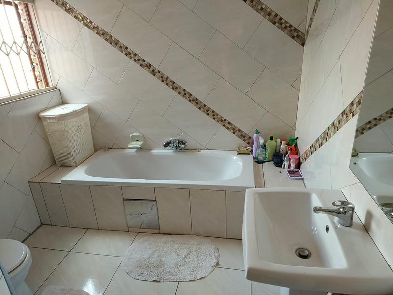 7 Bedroom Property for Sale in Amandasig Gauteng