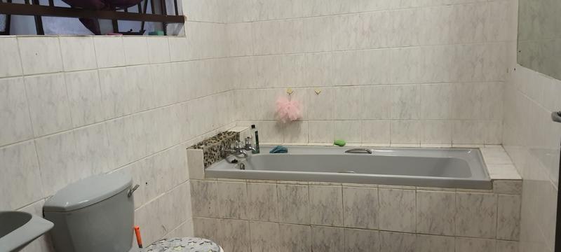 7 Bedroom Property for Sale in Lusthof Gauteng