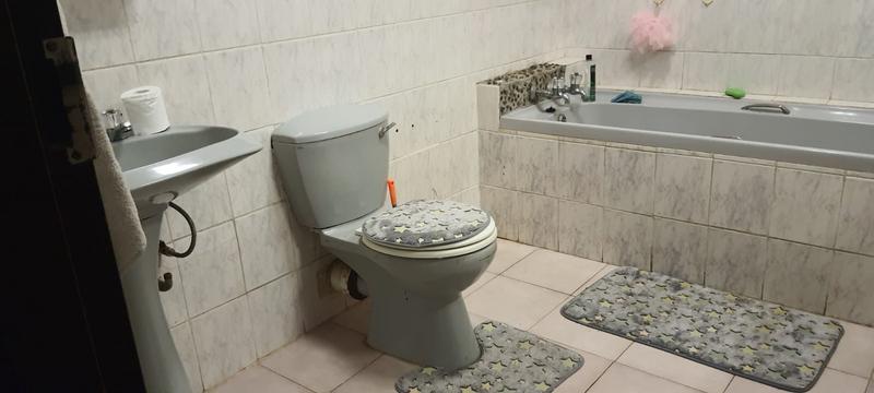 7 Bedroom Property for Sale in Lusthof Gauteng