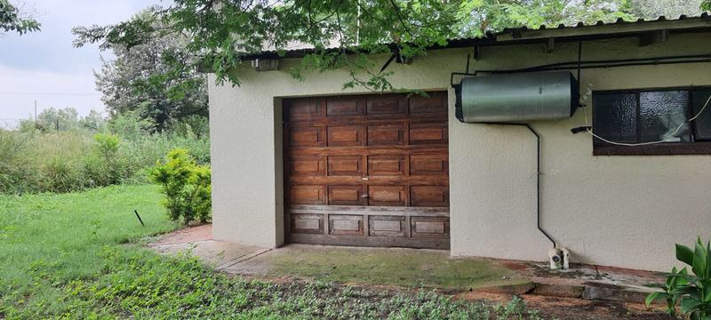 7 Bedroom Property for Sale in Lusthof Gauteng