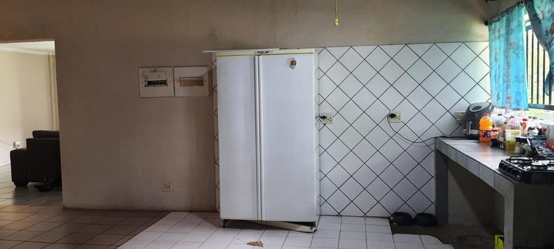 7 Bedroom Property for Sale in Lusthof Gauteng