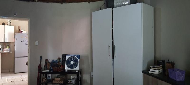 7 Bedroom Property for Sale in Lusthof Gauteng