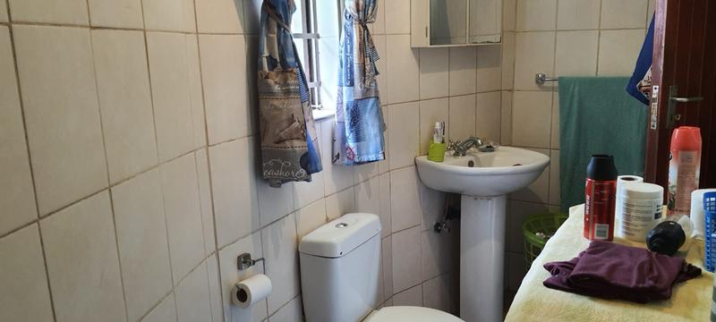 7 Bedroom Property for Sale in Lusthof Gauteng