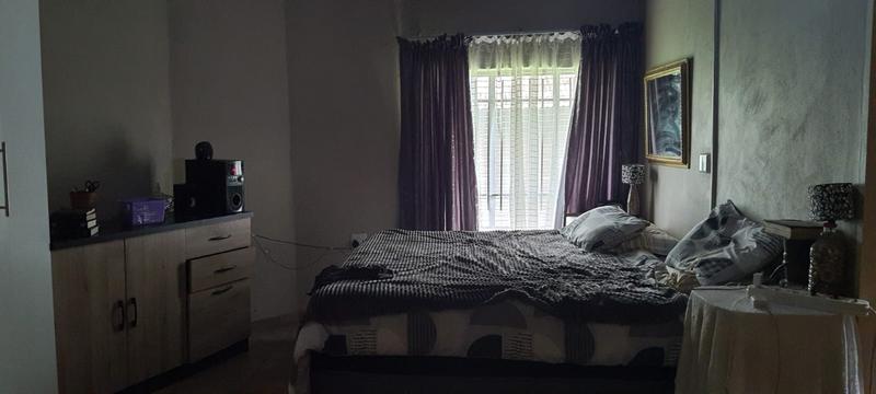 7 Bedroom Property for Sale in Lusthof Gauteng