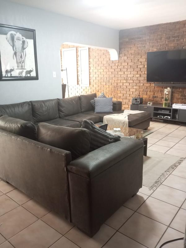 3 Bedroom Property for Sale in Petersfield Gauteng