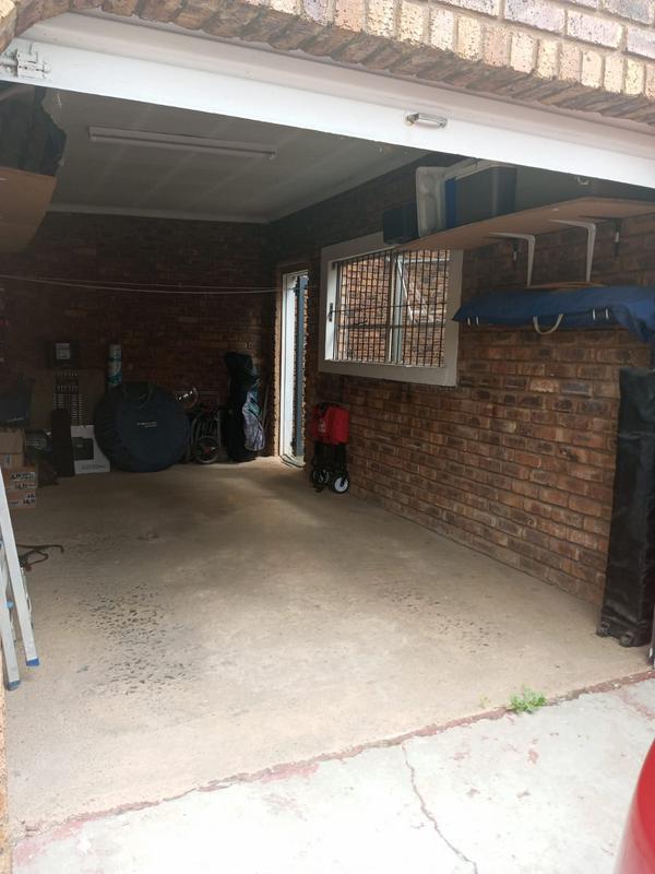 3 Bedroom Property for Sale in Petersfield Gauteng