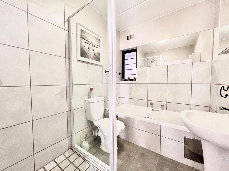 2 Bedroom Property for Sale in Grand Central Gauteng