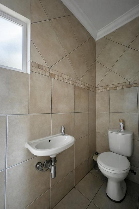 To Let 3 Bedroom Property for Rent in Six Fountains Estate Gauteng