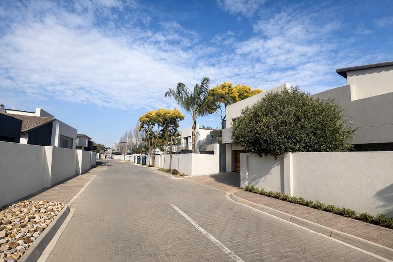 To Let 3 Bedroom Property for Rent in Six Fountains Estate Gauteng