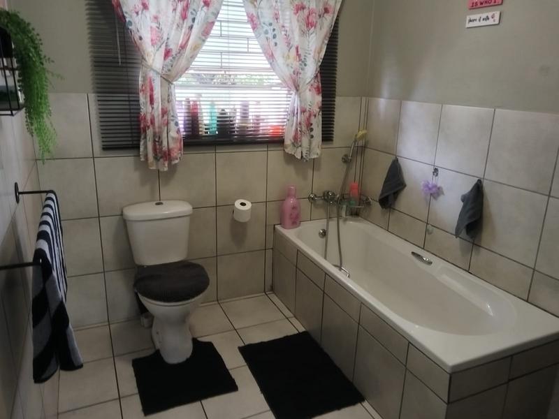 To Let 3 Bedroom Property for Rent in Strubenvale Gauteng